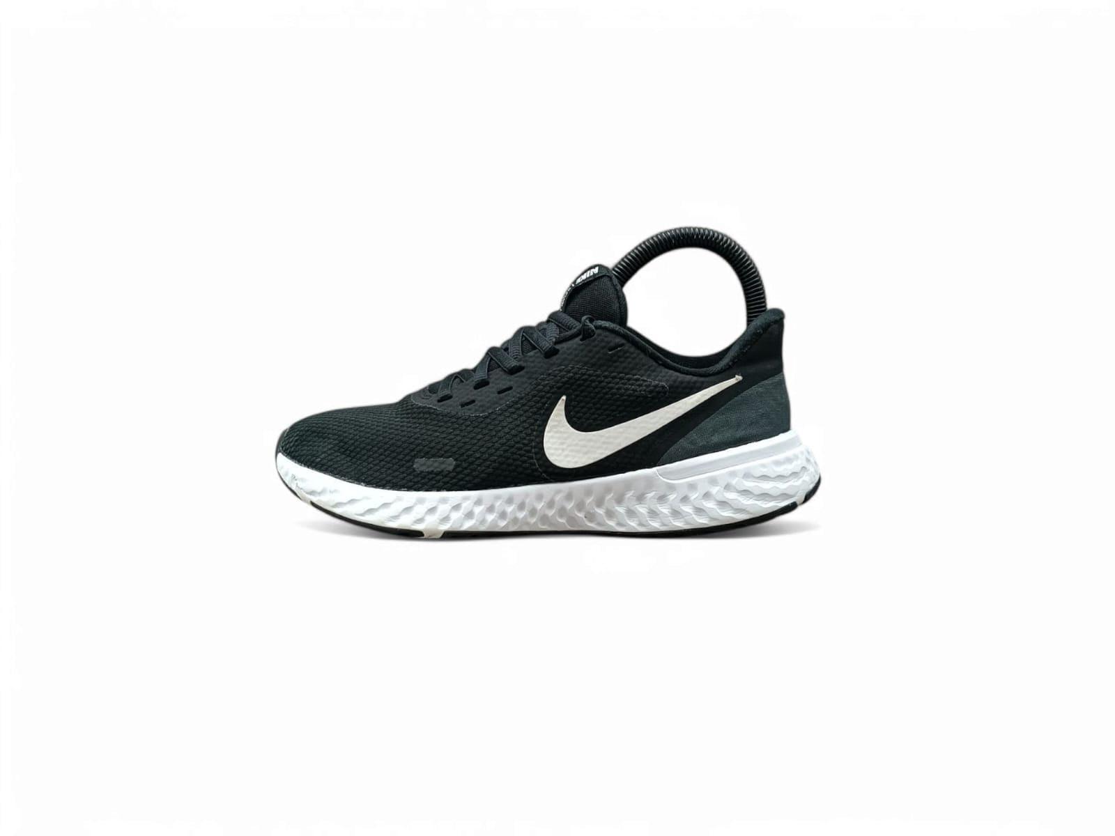 NIKE REVOLUTION 5