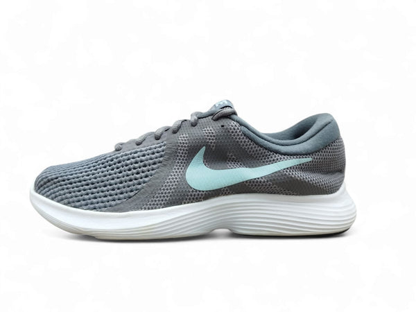 Nike Revolution 4
