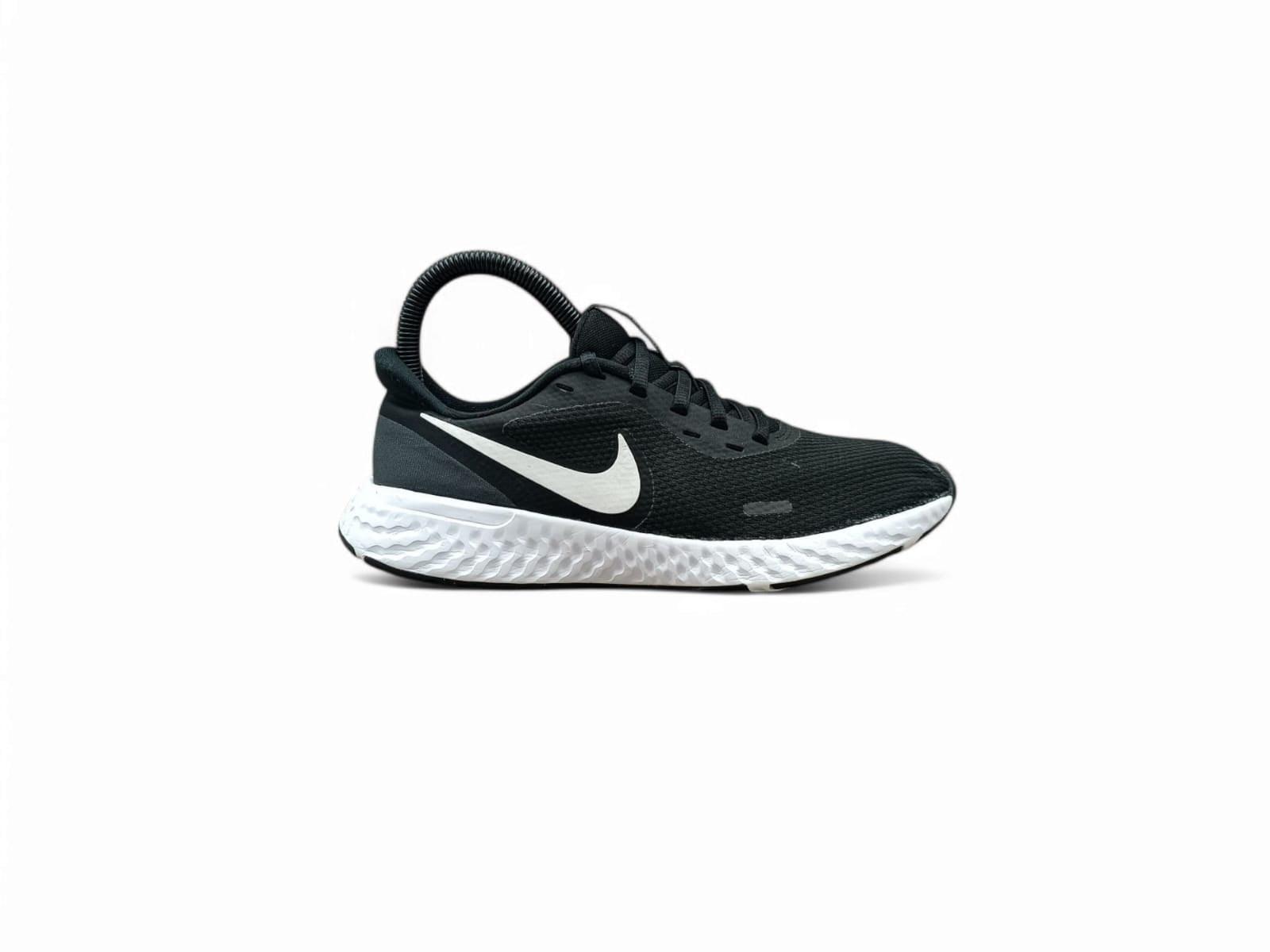 NIKE REVOLUTION 5