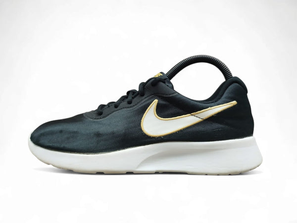 Nike Tanjun